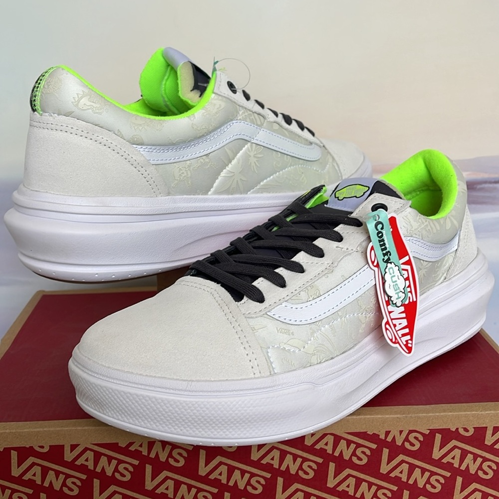 Vans Men’s Old Skool Over
Singles Day Multi/True Wh
VN0A7Q5E6GL
Sneaker Platform - Picture 8 of 16